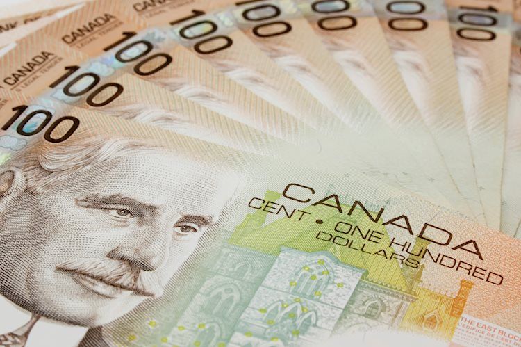 USD/CAD trades with modest losses, hold above mid-1.3700s amid softer Oil prices
