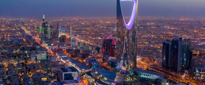 Saudi Arabia May Cut Oil Prices for Asian Buyers Next Month