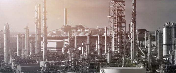 Oil Slips as Tariff Risks Outweigh Sanctions
