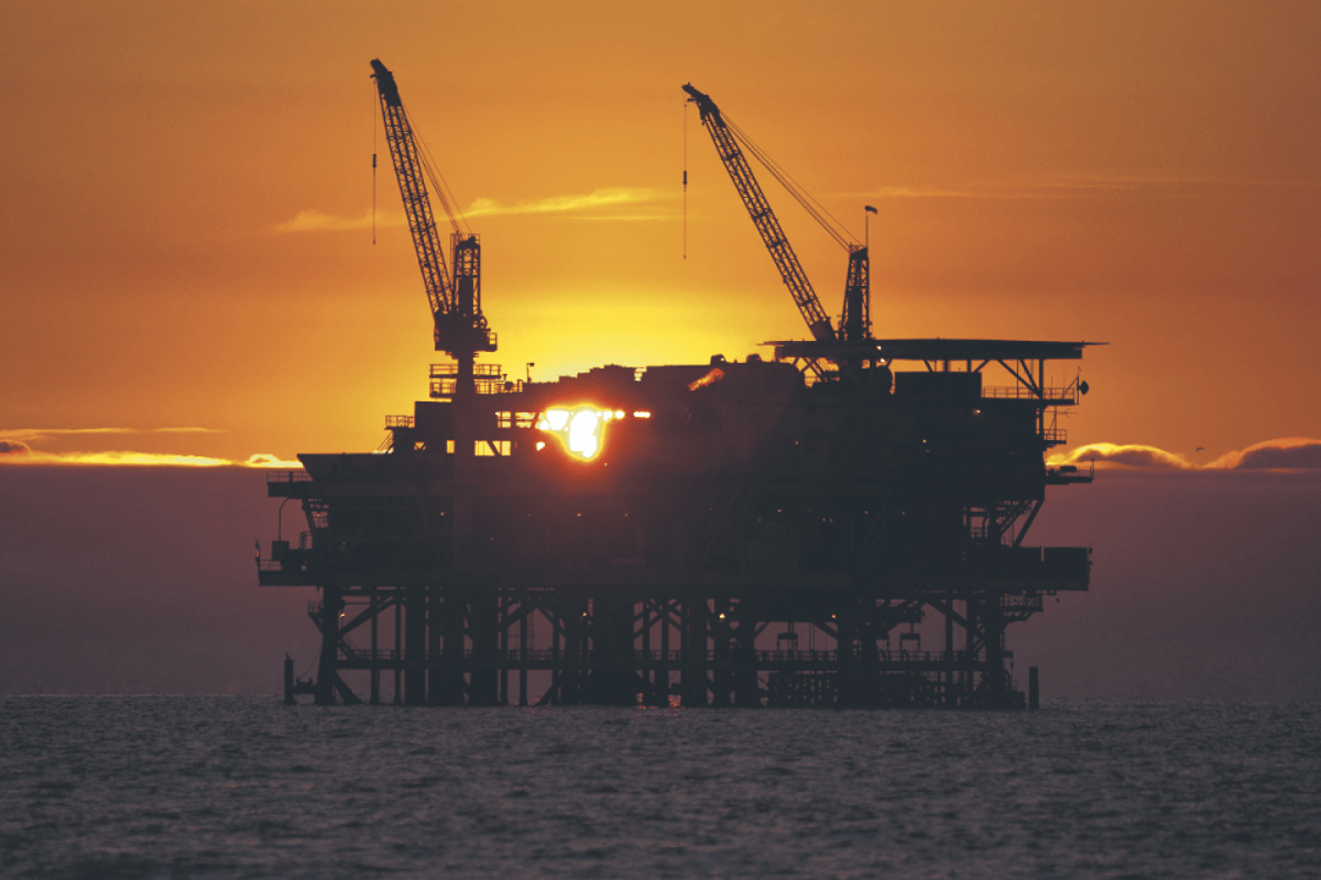 Investment funds in April: Energy plummets while property soars