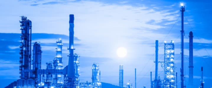 Saudi Arabia to Review Spending Priorities After Oil Price Slide