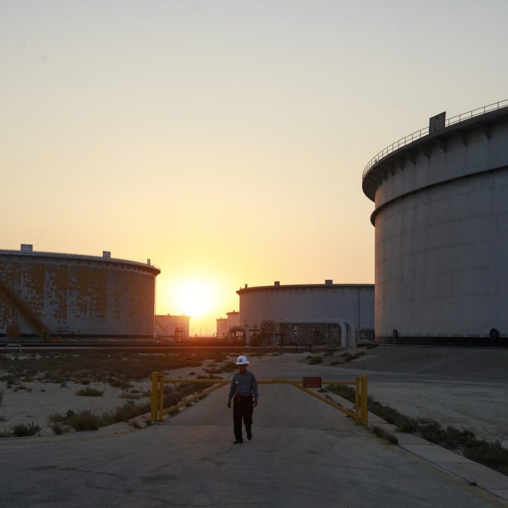Oil prices rise more than 4% on escalating Middle East tensions