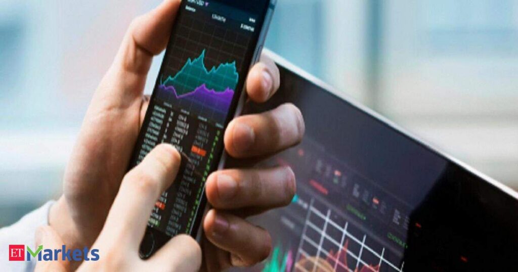 Indices decline 1% amid rising crude prices and geopolitical tensions