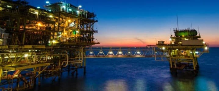 Big Oil Braces for Oil Price Hit