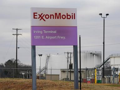 Q2 profits at Exxon Mobil and Chevron dip to lowest level in 4 years on subdued energy prices