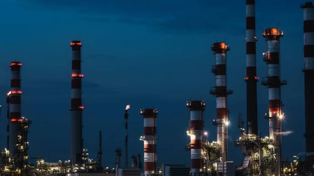 Oil steady as investors eye Ukraine war, US tariffs on India