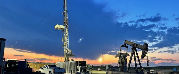 Oil Rig Count Rises Amid Slide in Oil Prices