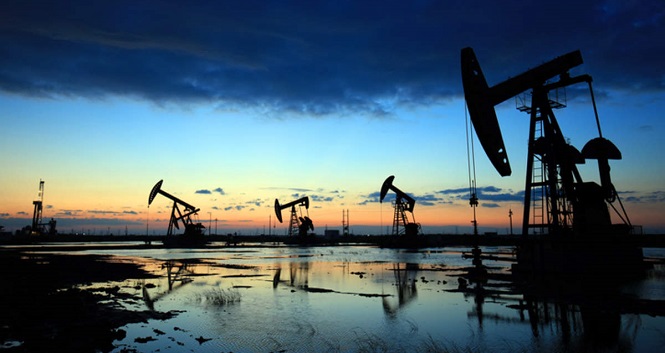 ‎Oil rebounds, records weekly loss