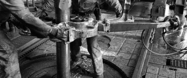 Shale Giants Slash Thousands of Jobs as Lower Prices Bite