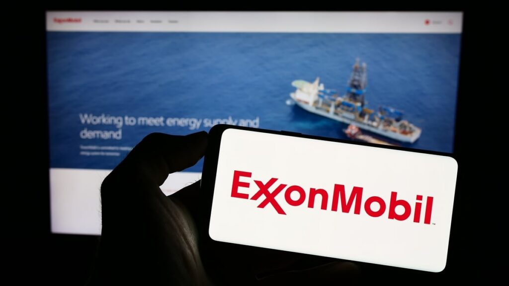 Exxon Mobil (XOM) Stock: Company Warns of $1.2B Q4 Profit Hit from Lower Oil Prices