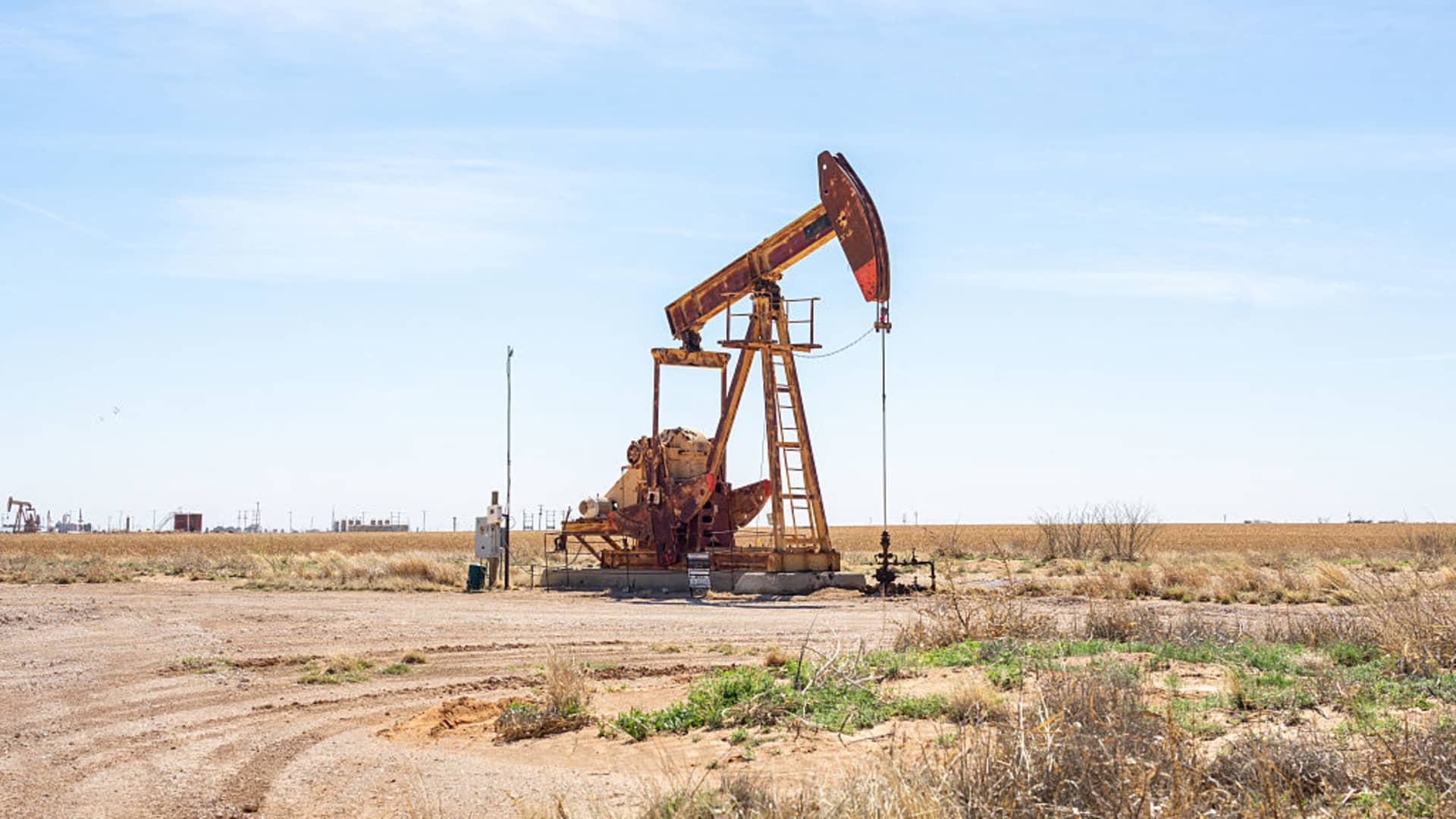 Oil slips as rising U.S. crude inventories offset attacks on UAE energy infrastructure