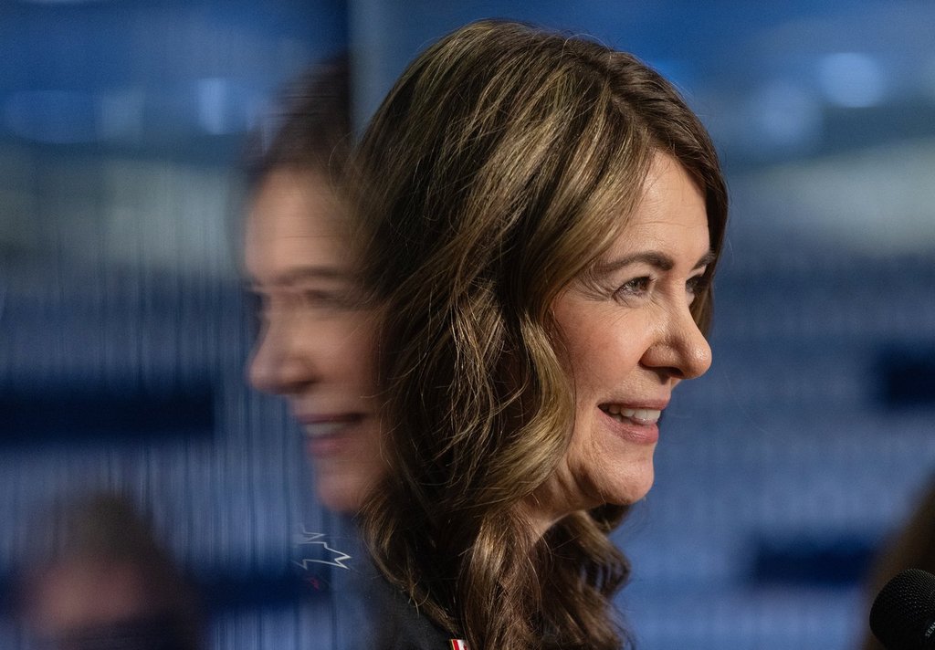 Danielle Smith hopes to balance Alberta budget even with moderate oil prices