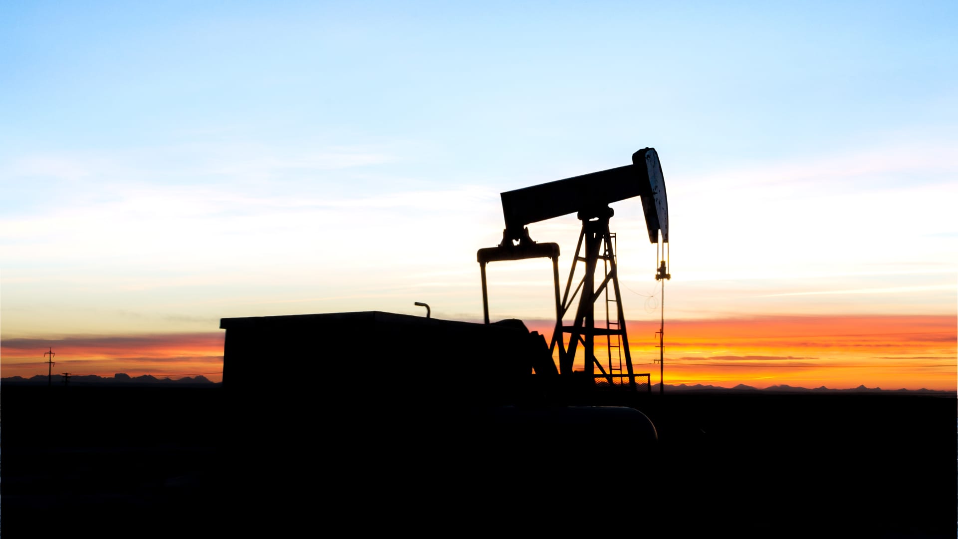 Oil falls as U.S. weighs releasing sanctioned Iranian crude to cool prices