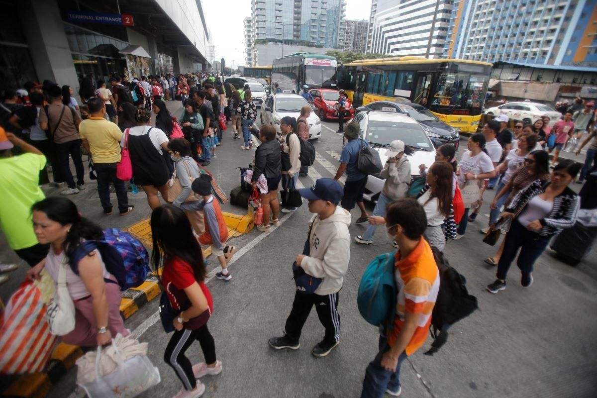 MMDA notes leaner Holy Week travel amid rising oil prices