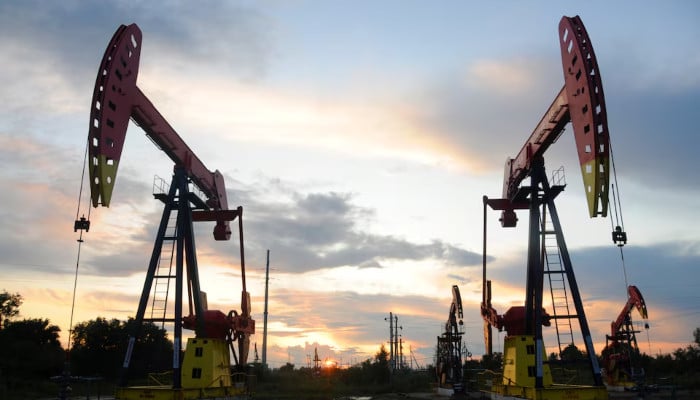 Oil prices extend gains as Trump sharpens rhetoric on Iran