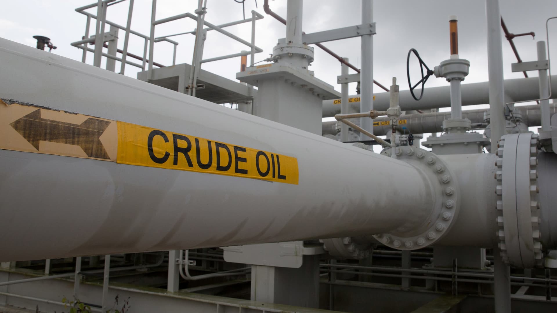 Oil prices rise as U.S.-Iran ceasefire fails to boost tanker traffic via Strait of Hormuz