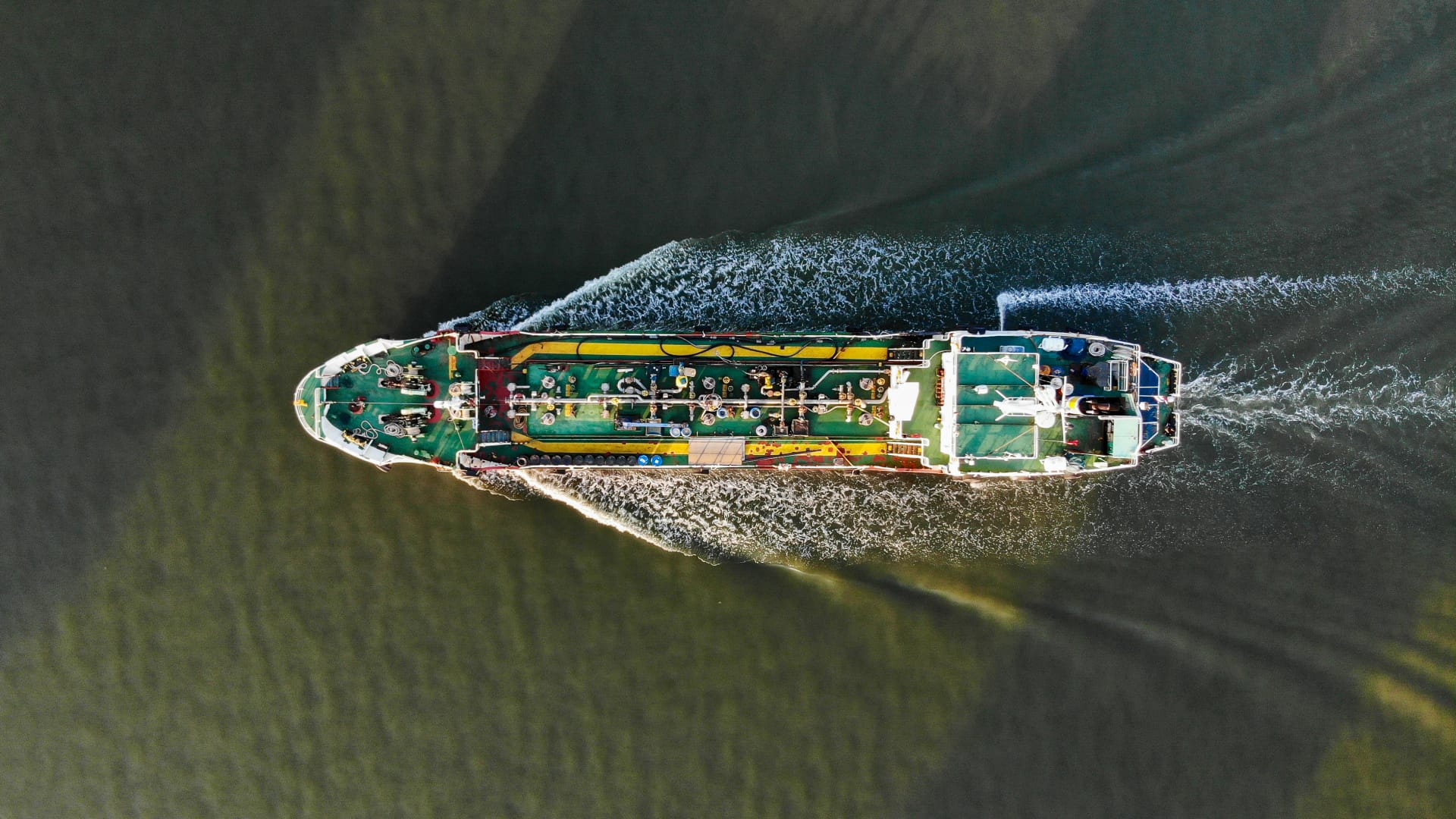 Oil prices surge above $100 as U.S. Navy to blockade Iran’s ports after peace talks fail