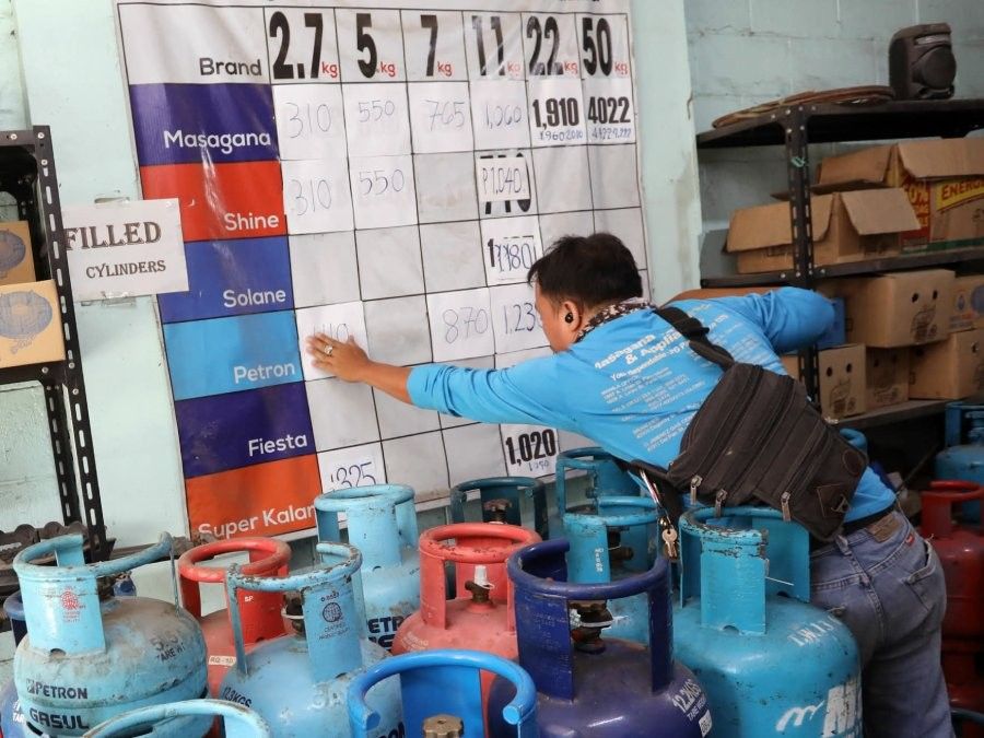 Marcos suspends LPG, kerosene excise taxes for 3 months