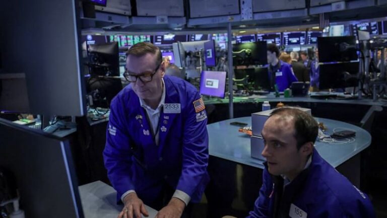 Oil prices rise with eyes on UAE, AI concerns weigh on stocks