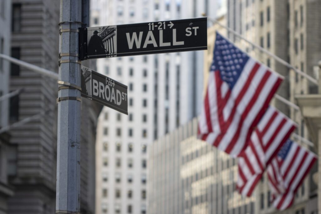 Stocks Pressured by AI Fears and Soaring Crude Oil Prices