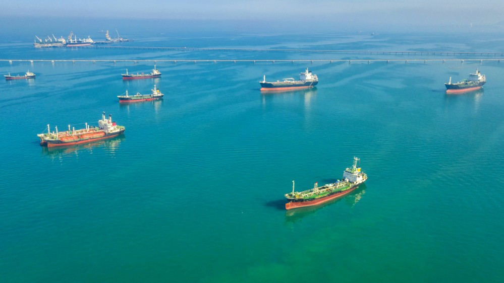 Oil Prices Fall as Trump Launches “Project Freedom” and OPEC+ Increases Output