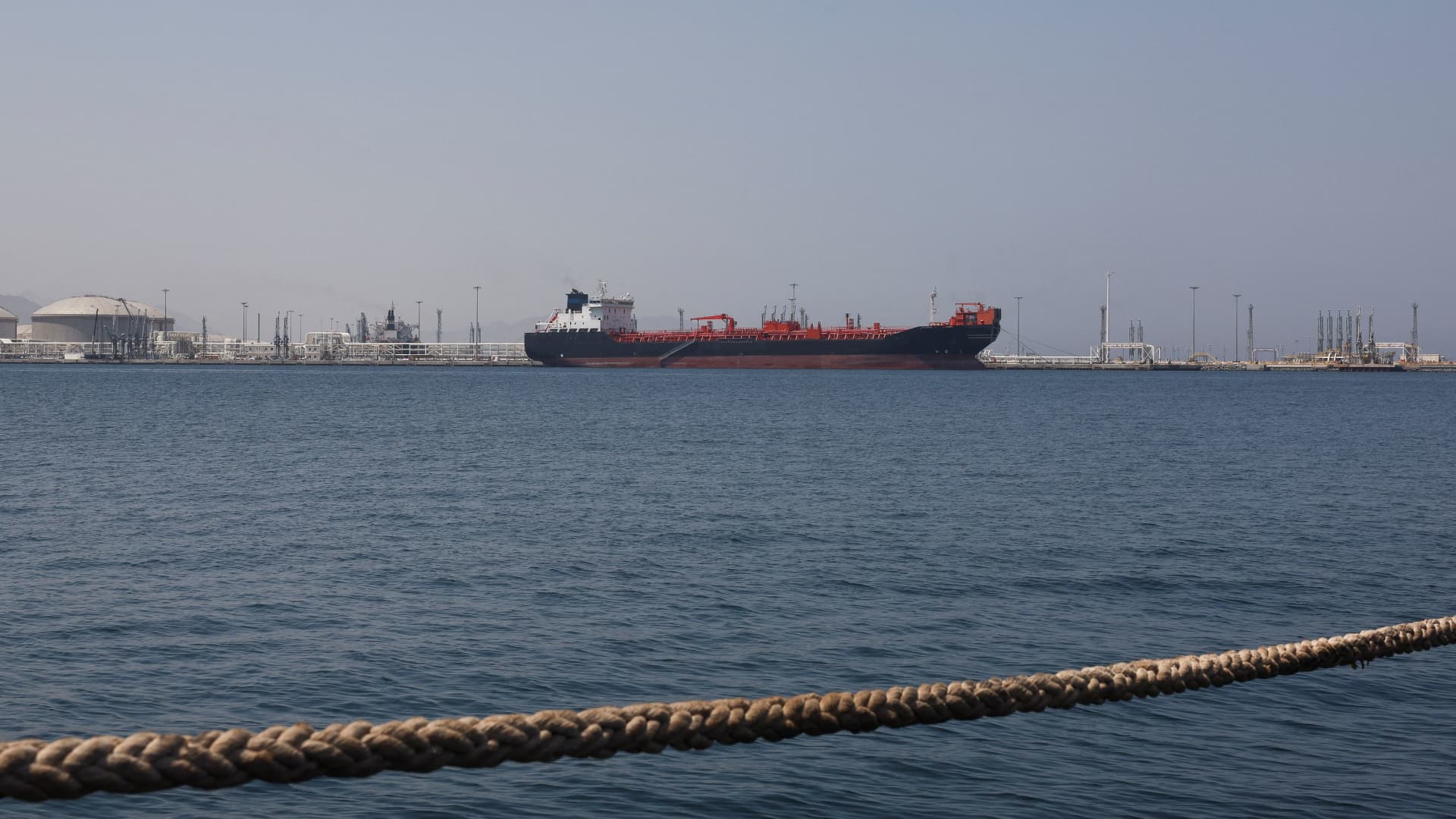 Oil rises as U.S.-Iran tensions keep traders focused on Strait of Hormuz risks