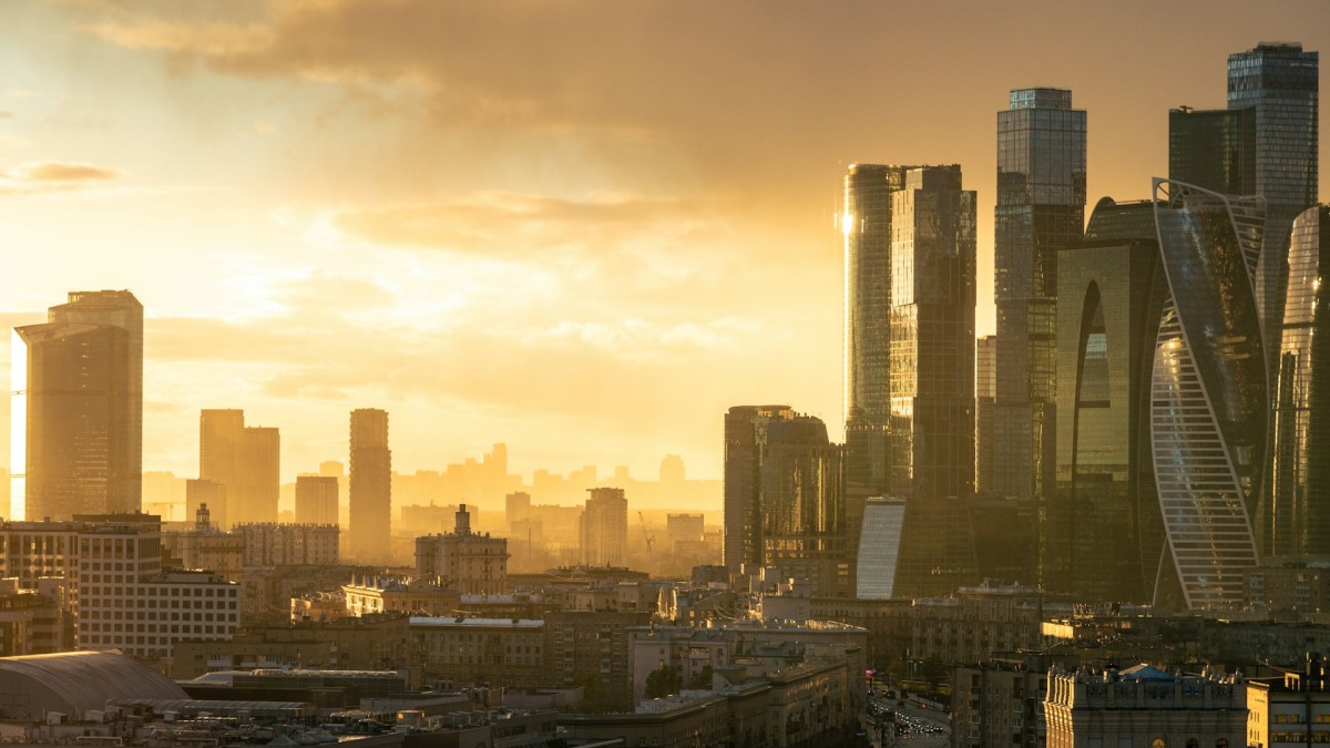 Russia’s Oil Revenues Surge $6.3 Billion as High Prices Offset Production Losses
