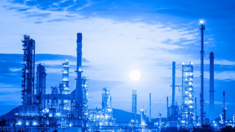 Chinese Refiners Slash Crude Runs to Lowest Level Since 2022