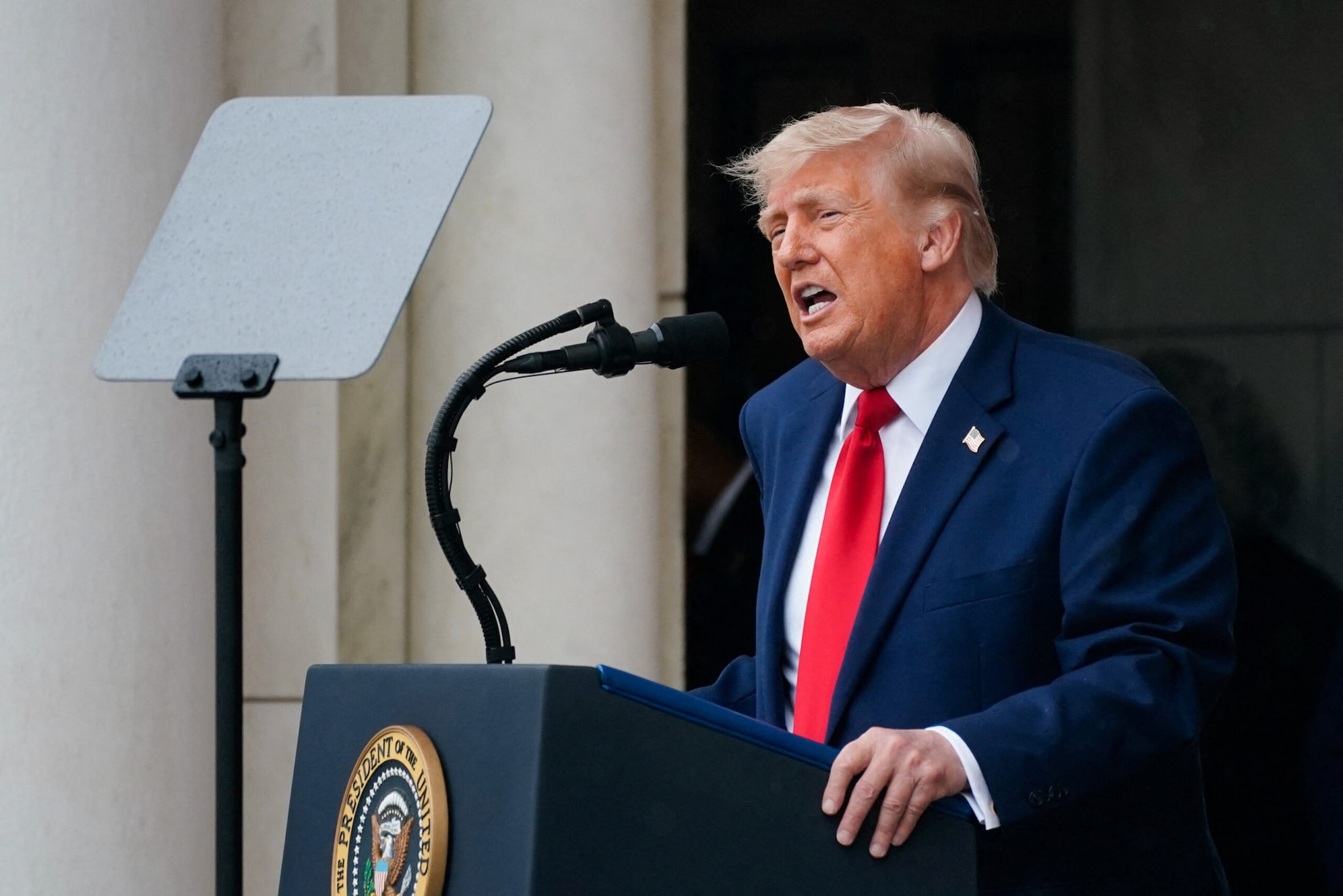 US stocks jump, oil prices fall after Trump calls off threat to attack Iran