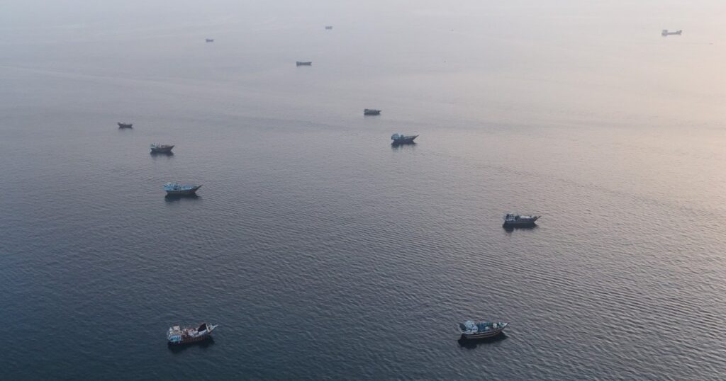 Oil prices rise as US, Iranian strikes threaten Strait of Hormuz reopening