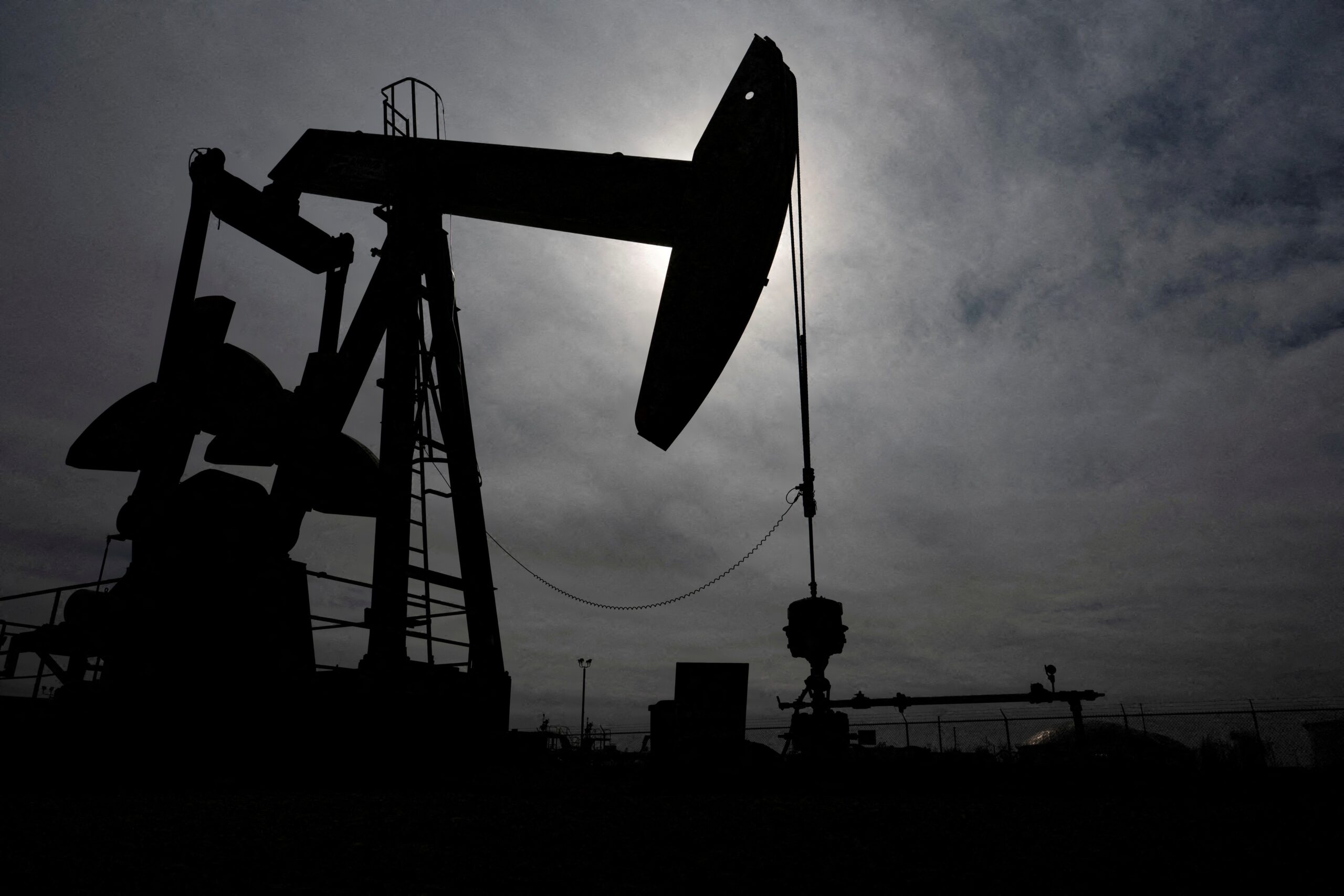 Why oil prices have not gone out of control despite five months of US-Iran war