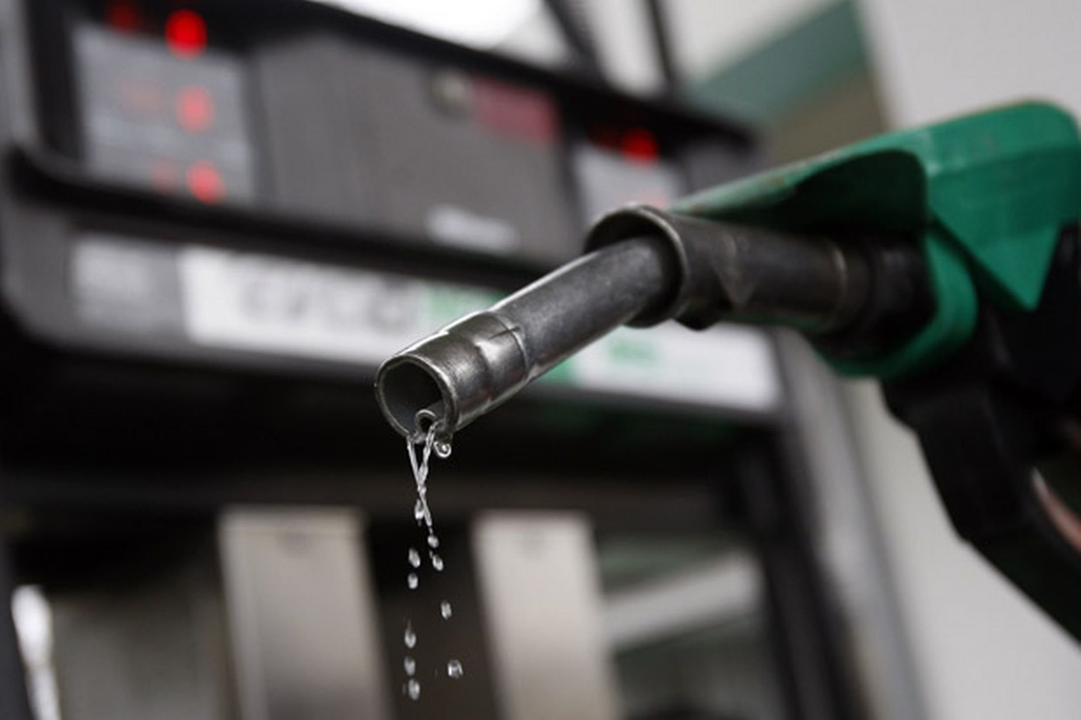 Transport fares rise as petrol hits N1,400/l