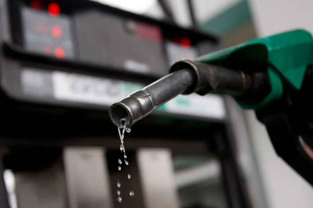 Experts blame deregulation, global oil prices as petrol hits N1,400/litre