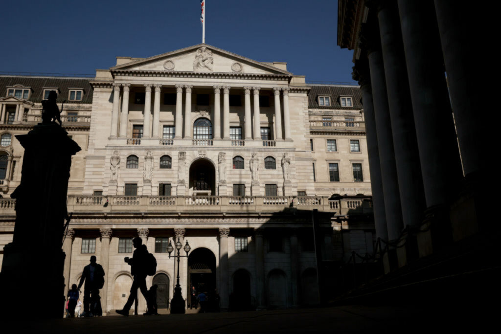Bank of England to hold interest rates as oil price surge threatens UK economy
