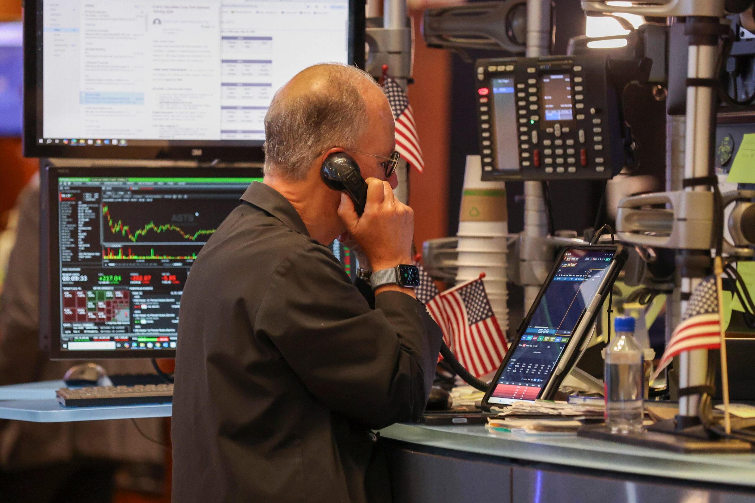Oil prices dip over 6% after US, Iran pause fighting over weekend