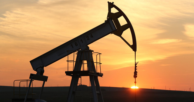 ‎US crude falls 6% after Trump delays Iran strike