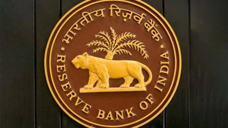 India Rupee-Rupee in Narrow Range After Higher Open, RBI Support Meets Importer Demand