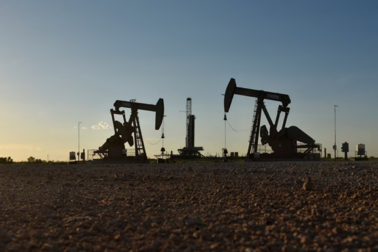 Oil falls as US crude inventories rise despite Saudi supply concerns