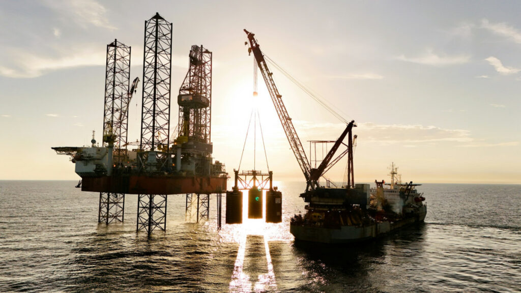 Brent Set for Weekly Gain as Houthi Attacks Rattle Saudi Oil Supply